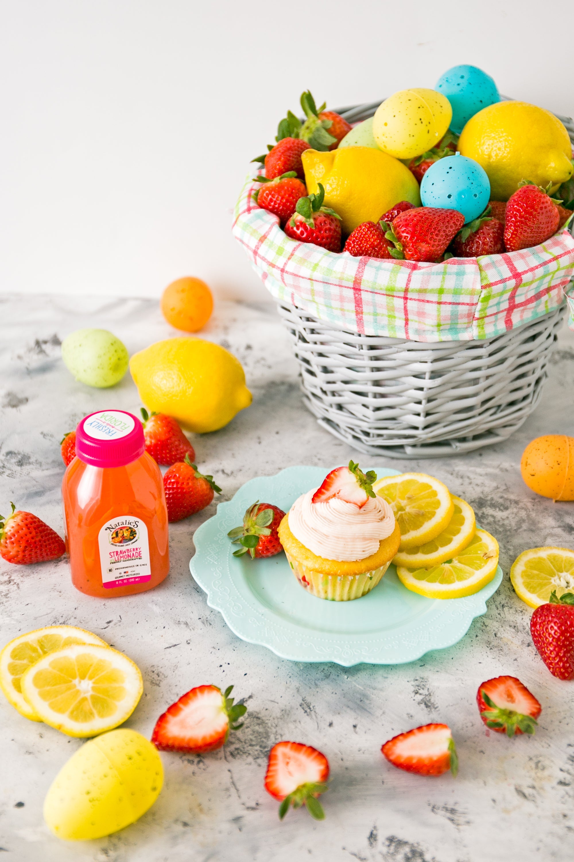 Strawberry Lemonade Easter Cupcakes
