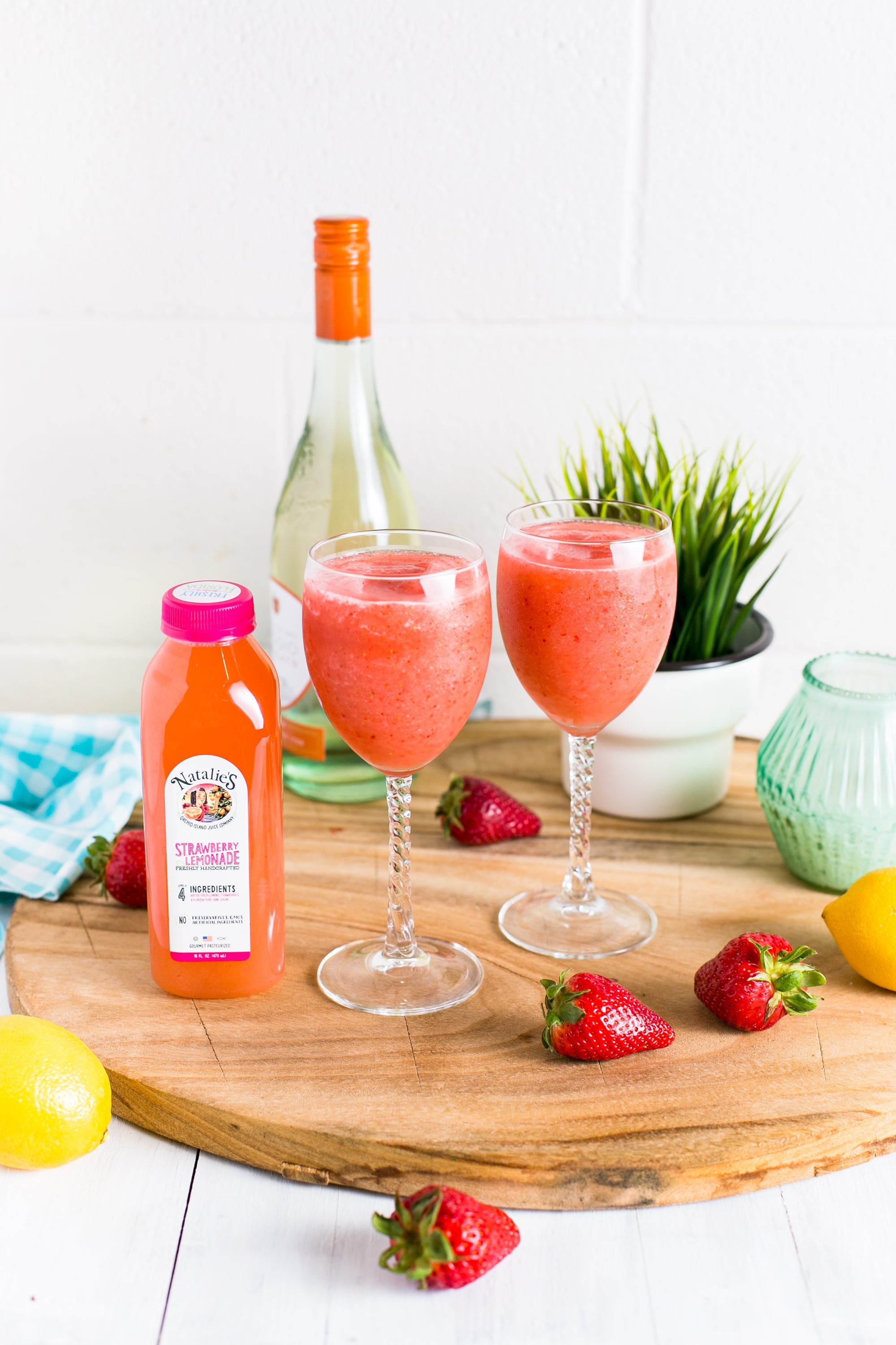 Strawberry Lemonade Moscato Cocktail